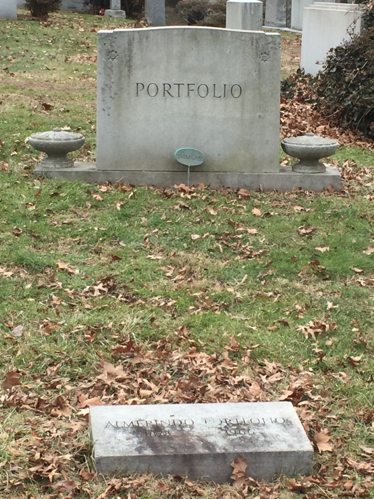 Tomba di Portfolio al cimitero di Woodlawn nel Bronx